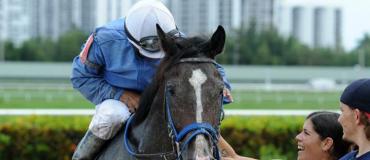 Laurine Fuller-Vargas, center